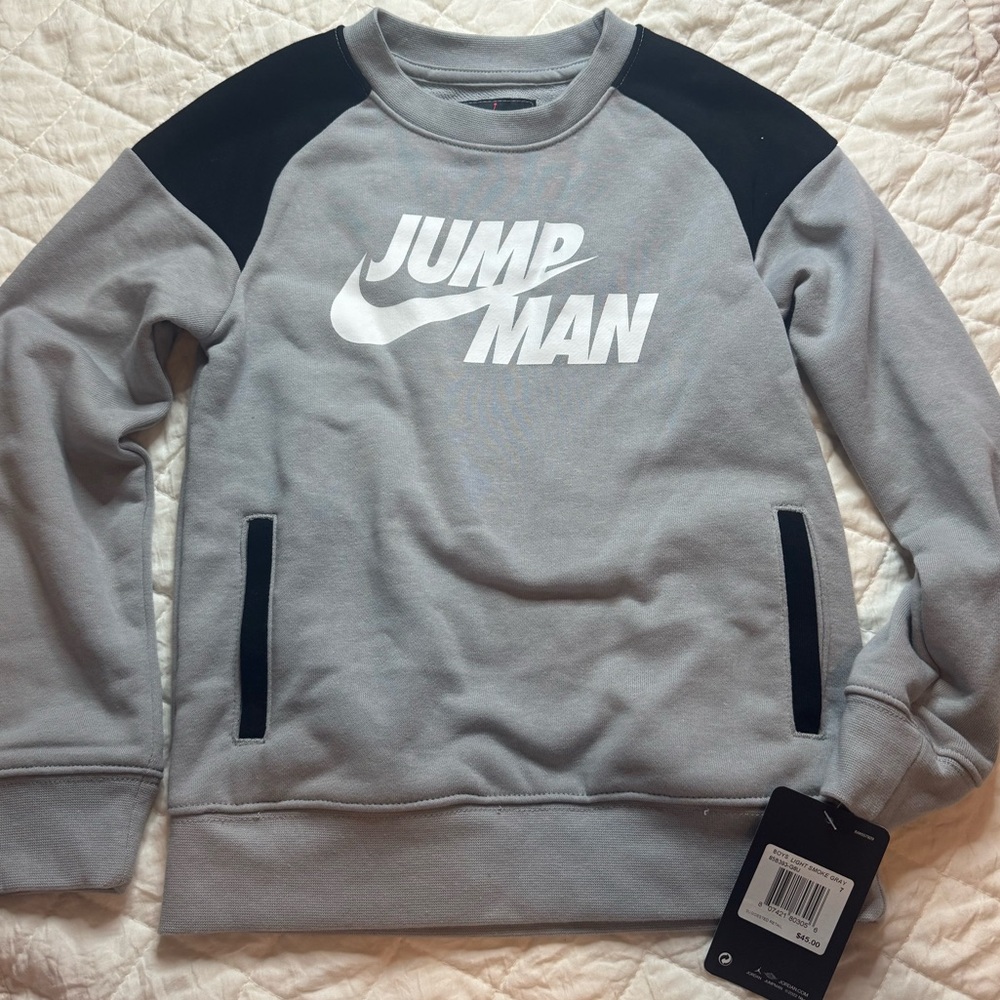 Brand new with tags Nike jump man long sleeves. Size 7.
